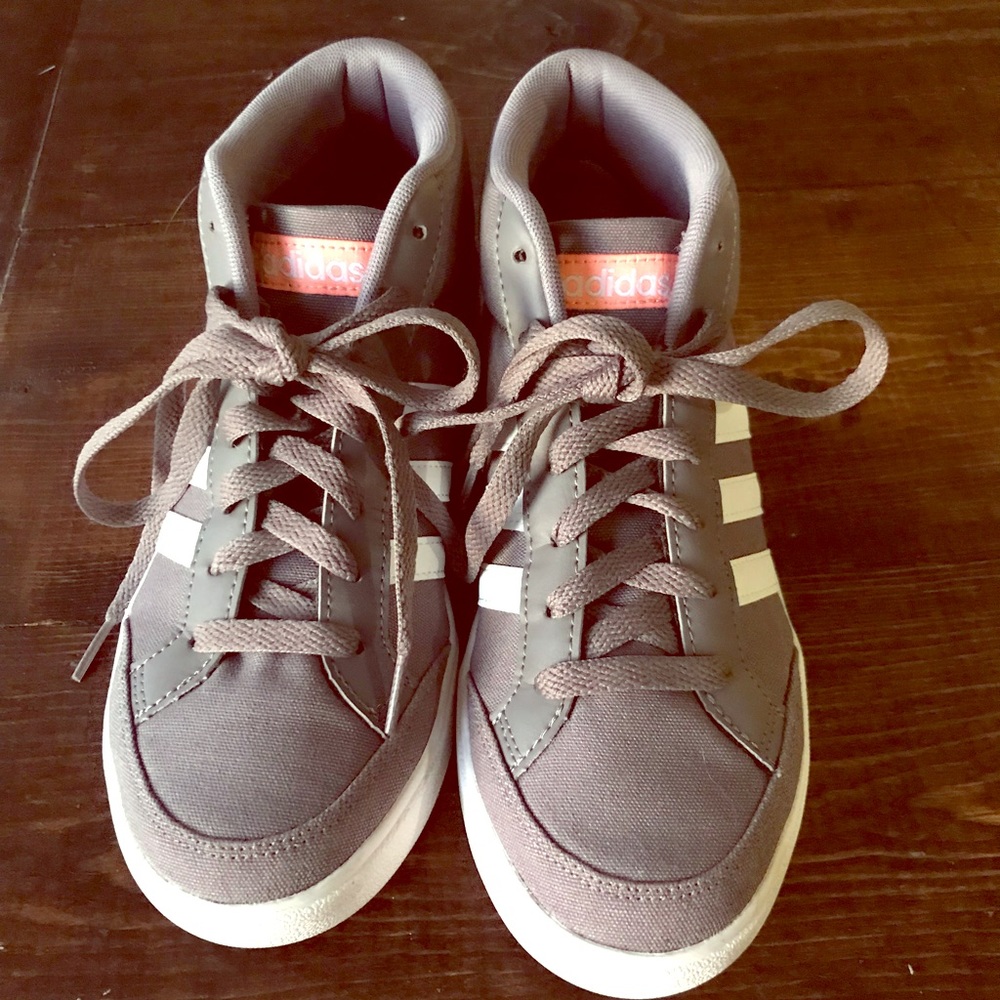 High top sneakers 👟